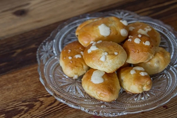 Bollitos dulces con ciruela
