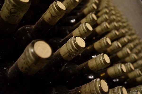 ¿Cómo taponar el vino?