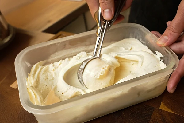 Helado de nata con un toque de coñac