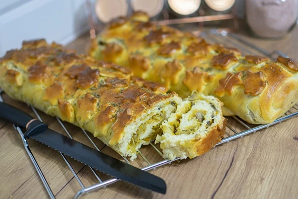 Kulebiak de levadura con chucrut y champiñones