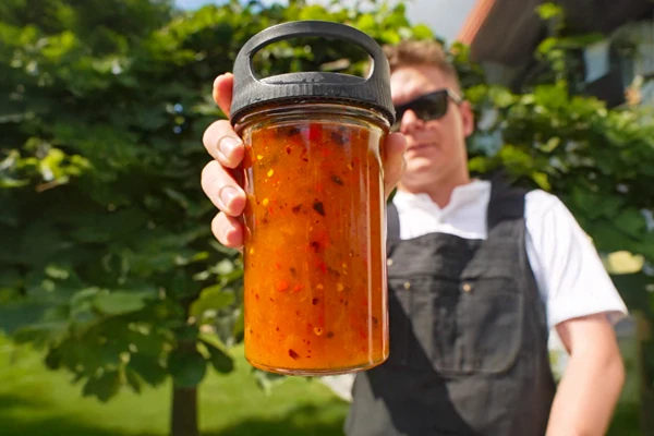 Mermelada de melocotón picante con chile y un toque de ron