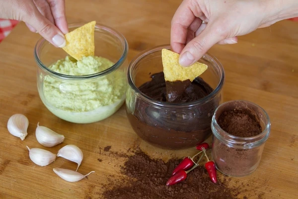 Pasta de aguacate, dulce y salada
