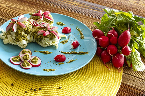 Pesto de hojas de rábano
