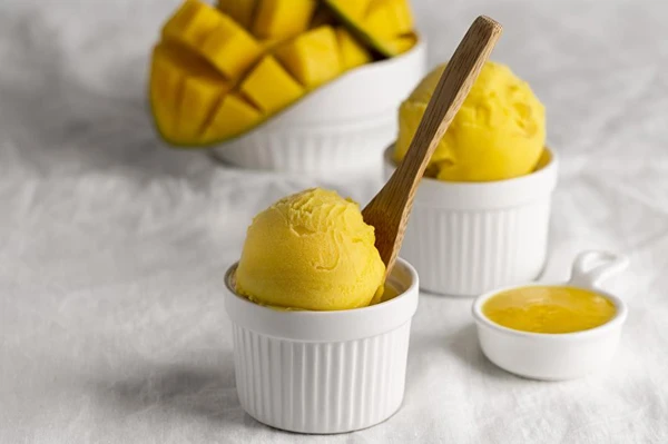 Sorbete de mango refrescante - natural, ligero y lleno de sabor!