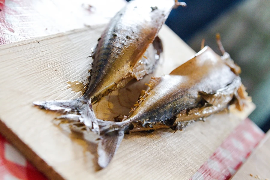 Caballa ahumada casera en salmuera de habanero