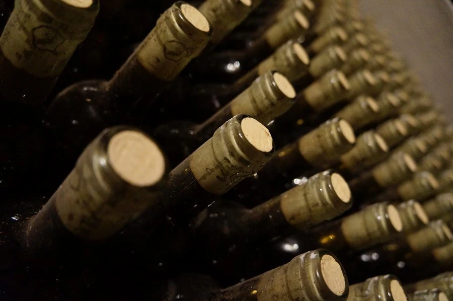 ¿Cómo taponar el vino?