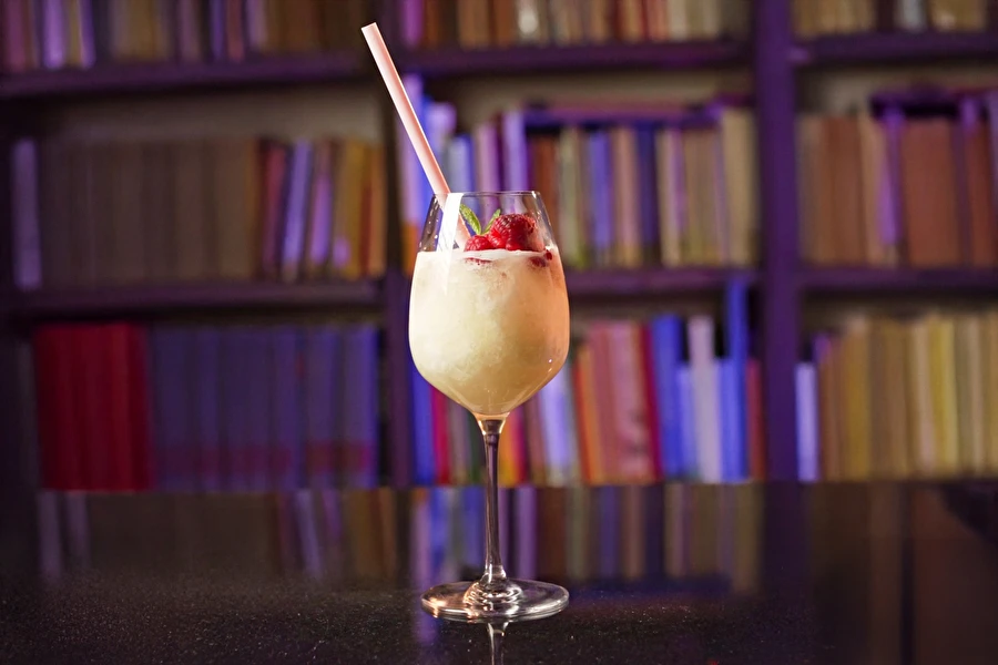 Browin Przepiśnik - Pina NoLada – cóctel exótico sin alcohol