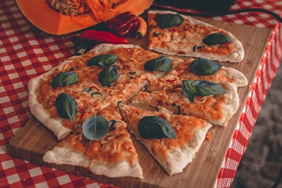 Pizza casera con salsa de calabaza