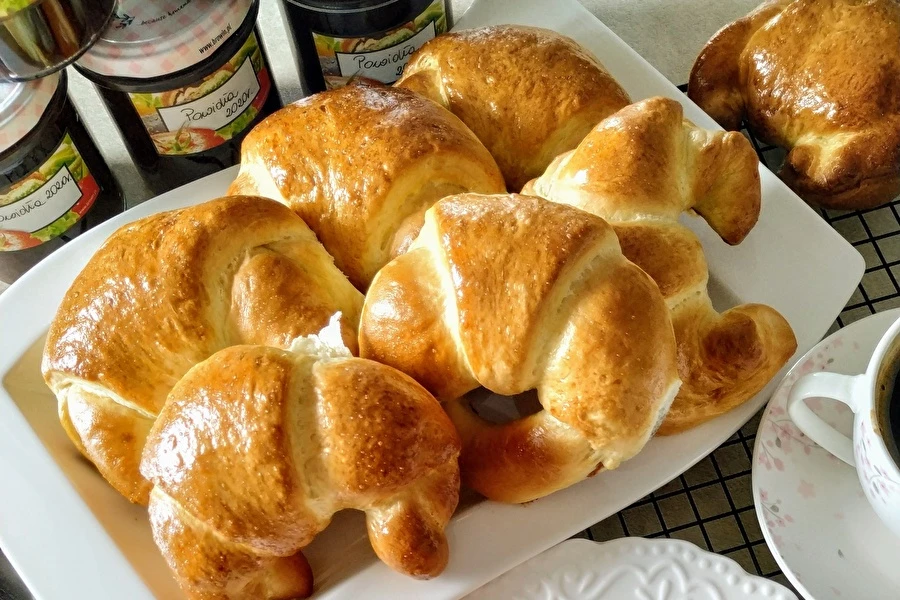 Browin Przepiśnik - Rollitos de espelta con levadura y mermelada espesa