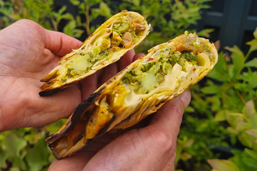 Browin Przepiśnik - Tortillas a la parrilla con salmón ahumado y brócoli